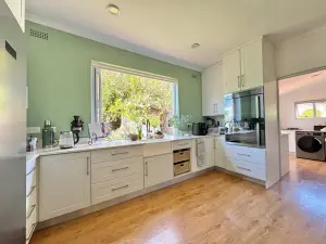 4 Bedroom House to Rent in Alexandra Park