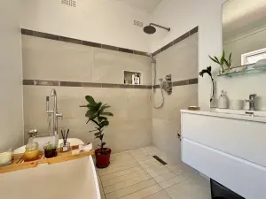 4 Bedroom House to Rent in Alexandra Park