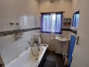 1 Bedroom Cottage/Garden Flat to Rent in Newlands