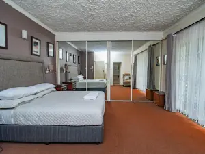 5 Bedroom House to Rent in Mandara