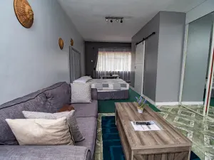 5 Bedroom House to Rent in Mandara