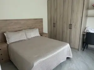 2 Bedroom Cottage/Garden Flat to Rent in Northwood