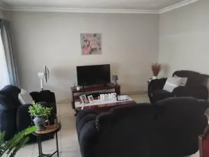 2 Bedroom Cottage/Garden Flat to Rent in Avondale