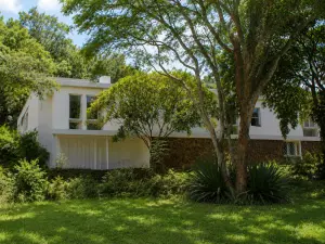 House for Sale in Greystone Park