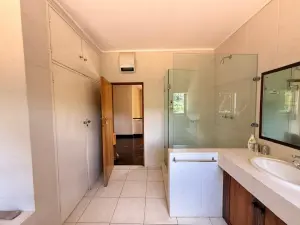 4 Bedroom House to Rent in Alexandra Park