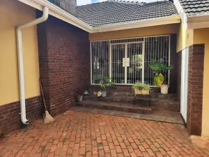 4 Bedroom House to Rent in Greendale