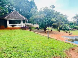 7 Bedroom House to Rent in Glen Lorne