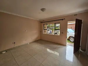 2 Bedroom Cottage/Garden Flat to Rent in Bluff Hill