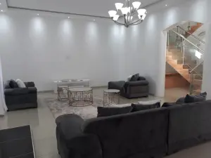 7 Bedroom House to Rent in Pomona