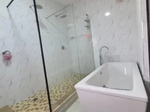 7 Bedroom House to Rent in Pomona