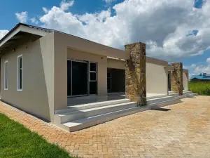 Townhouse/Cluster to Rent in Pomona