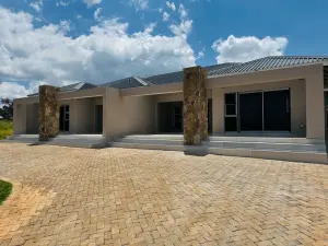 Townhouse/Cluster to Rent in Pomona