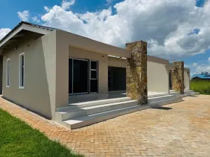 Townhouse/Cluster to Rent in Pomona