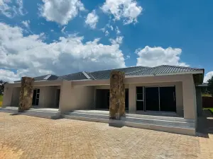 Townhouse/Cluster to Rent in Pomona