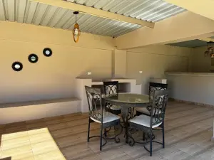 6 Bedroom House to Rent in Borrowdale