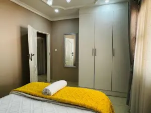 6 Bedroom House to Rent in Borrowdale