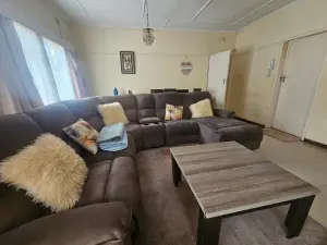 2 Bedroom Cottage/Garden Flat to Rent in Kamfinsa