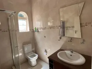 5 Bedroom House to Rent in Helensvale