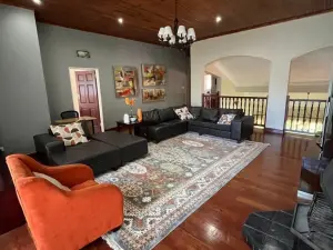 5 Bedroom House to Rent in Helensvale