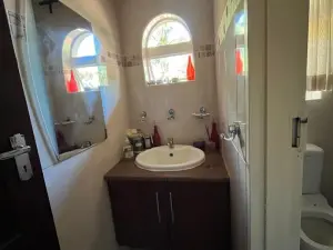 5 Bedroom House to Rent in Helensvale