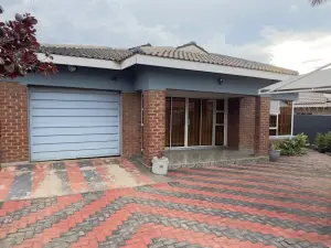4 Bedroom House to Rent in Marimba Park