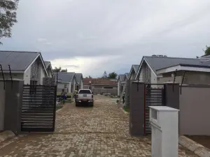 Townhouse/Cluster to Rent in Borrowdale West