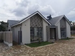 Townhouse/Cluster to Rent in Borrowdale West