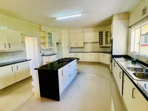 5 Bedroom House to Rent in Borrowdale West