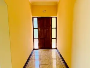 5 Bedroom House to Rent in Borrowdale West