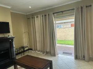 Townhouse/Cluster to Rent in Waterfalls