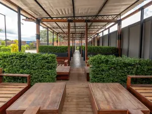 Retail/Shop to Rent in Greendale