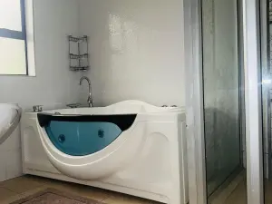 4 Bedroom House to Rent in Highlands