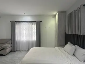 6 Bedroom House to Rent in Highlands