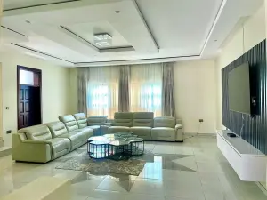 8 Bedroom House to Rent in Shawasha Hills