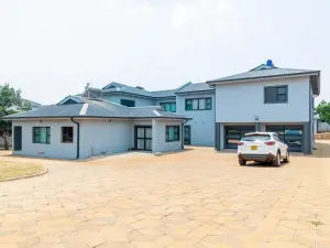 8 Bedroom House to Rent in Shawasha Hills