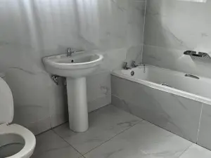 4 Bedroom House to Rent in The Grange