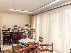 6 Bedroom House to Rent in Greystone Park