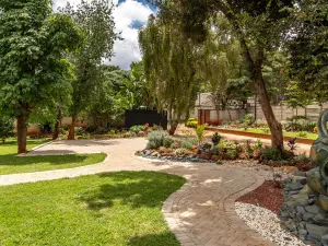 6 Bedroom House to Rent in Greystone Park