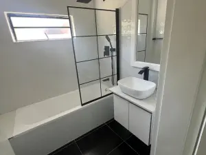 3 Bedroom Cottage/Garden Flat to Rent in Greendale North