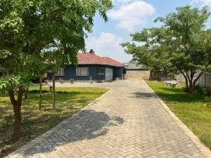 4 Bedroom House to Rent in Rockview