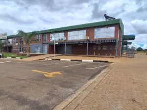 Retail/Shop to Rent in Borrowdale