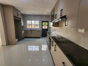 4 Bedroom House to Rent in Manresa