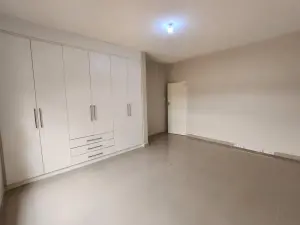 4 Bedroom House to Rent in Manresa