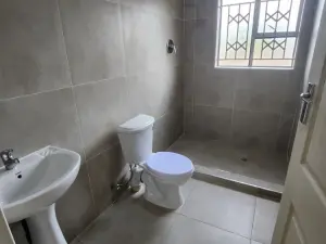 4 Bedroom House to Rent in Manresa