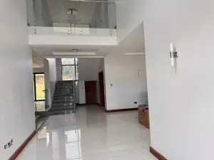 8 Bedroom House to Rent in Greystone Park