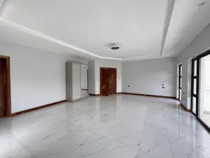 8 Bedroom House to Rent in Greystone Park