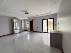 8 Bedroom House to Rent in Greystone Park