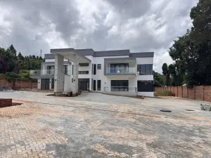 8 Bedroom House to Rent in Greystone Park