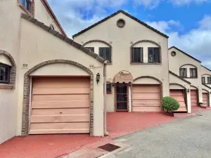 Townhouse/Cluster to Rent in Newlands