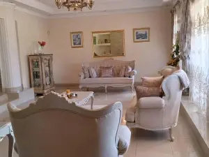 6 Bedroom House to Rent in Borrowdale Brooke